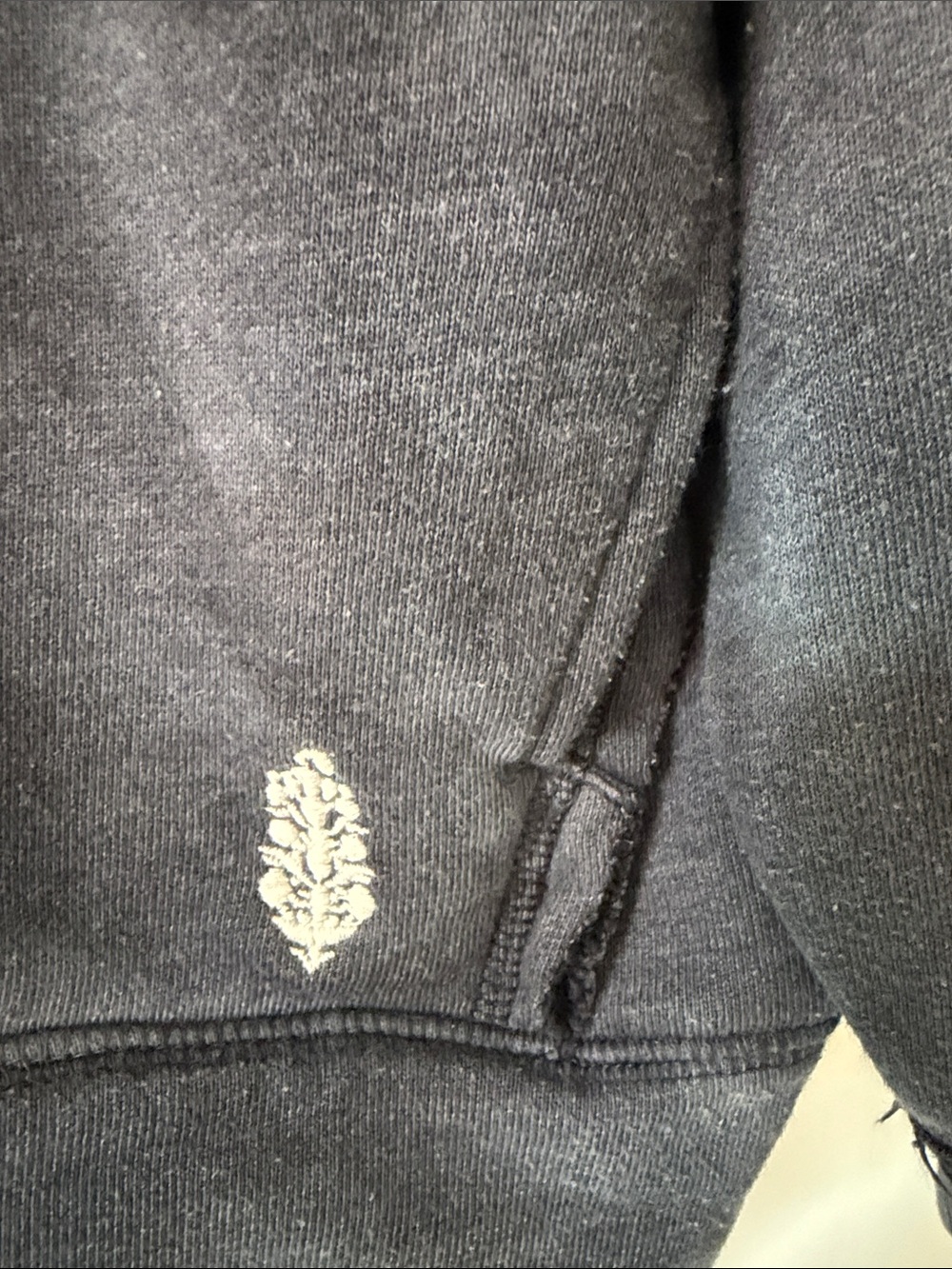 “FREE PEOPLE” Oversized Women’s Sweatshirt with Pockets - Picture 3 of 5